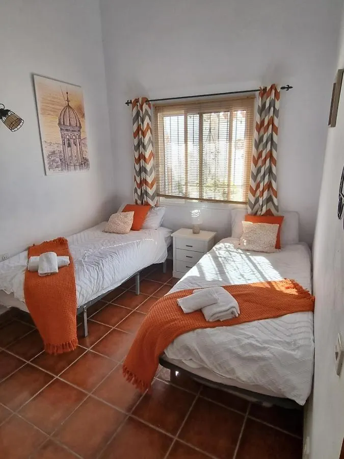 Lovely 2 Bed Apartment With Stunning Views & Pool 康佩塔
