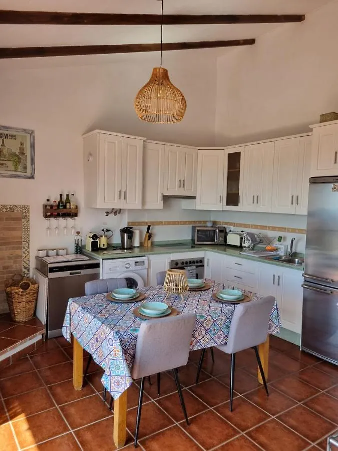 Lovely 2 Bed Apartment With Stunning Views & Pool 康佩塔